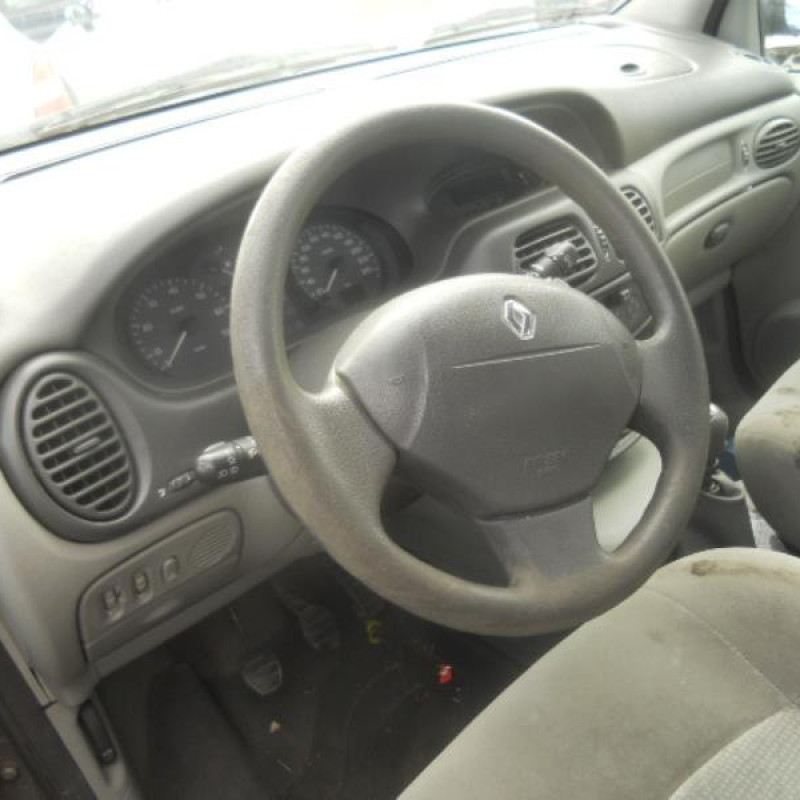 Pompe de direction RENAULT SCENIC 1 Photo n°8