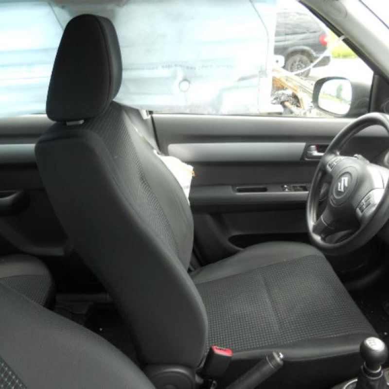 Custode arriere droit (porte) SUZUKI SWIFT 3 Photo n°5