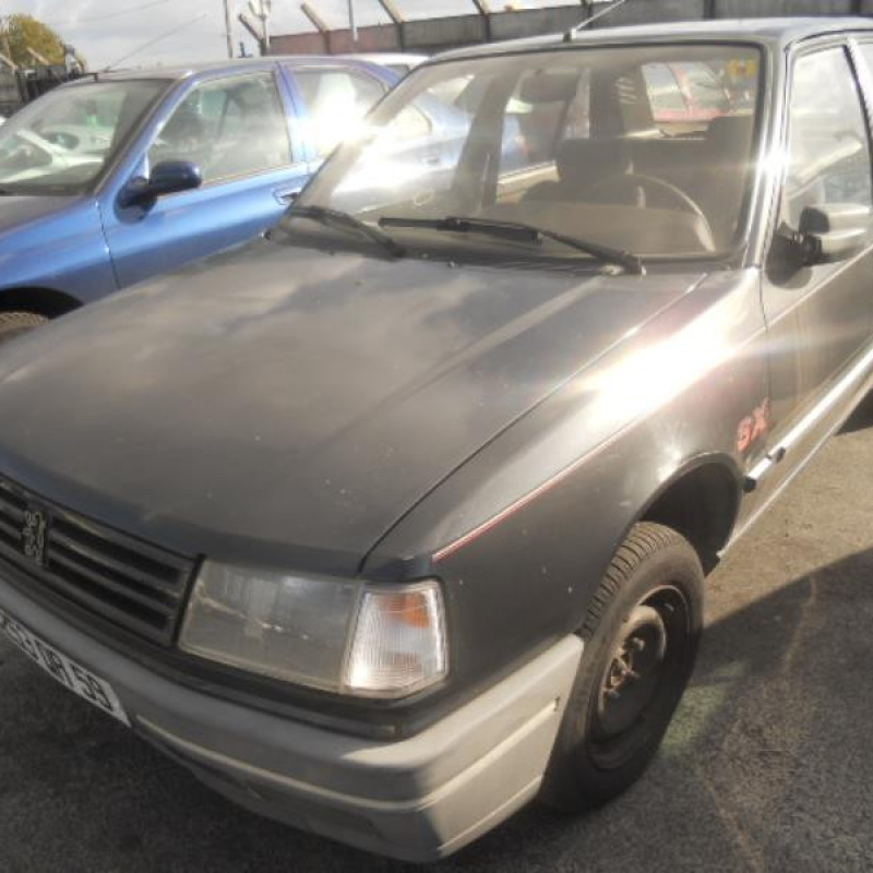 Pare choc arriere PEUGEOT 309 Photo n°4