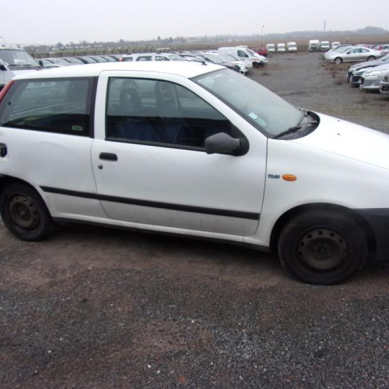 Custode arriere droit FIAT PUNTO 1 Photo n°2