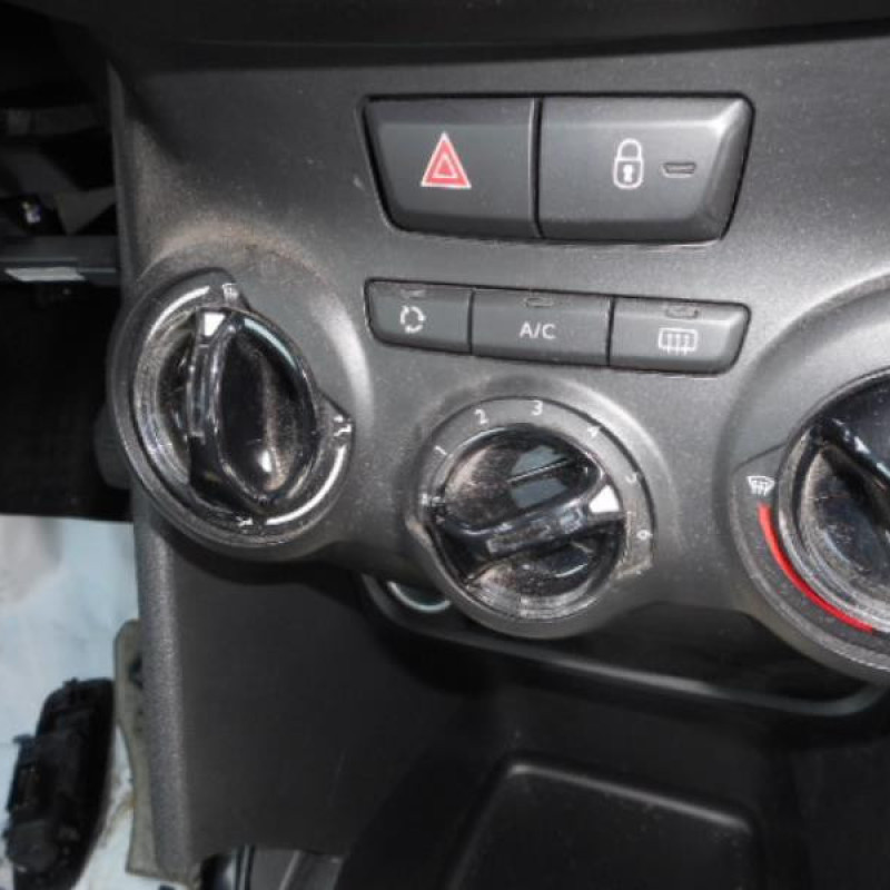 Poignee interieur arriere droit PEUGEOT 208 1 Photo n°10