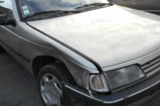 Vitre arriere droit PEUGEOT 405