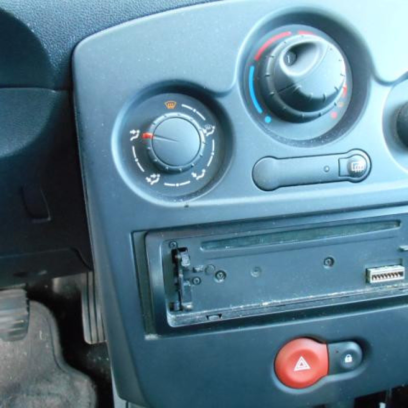 Poignee interieur avant droit RENAULT CLIO 3 Photo n°10