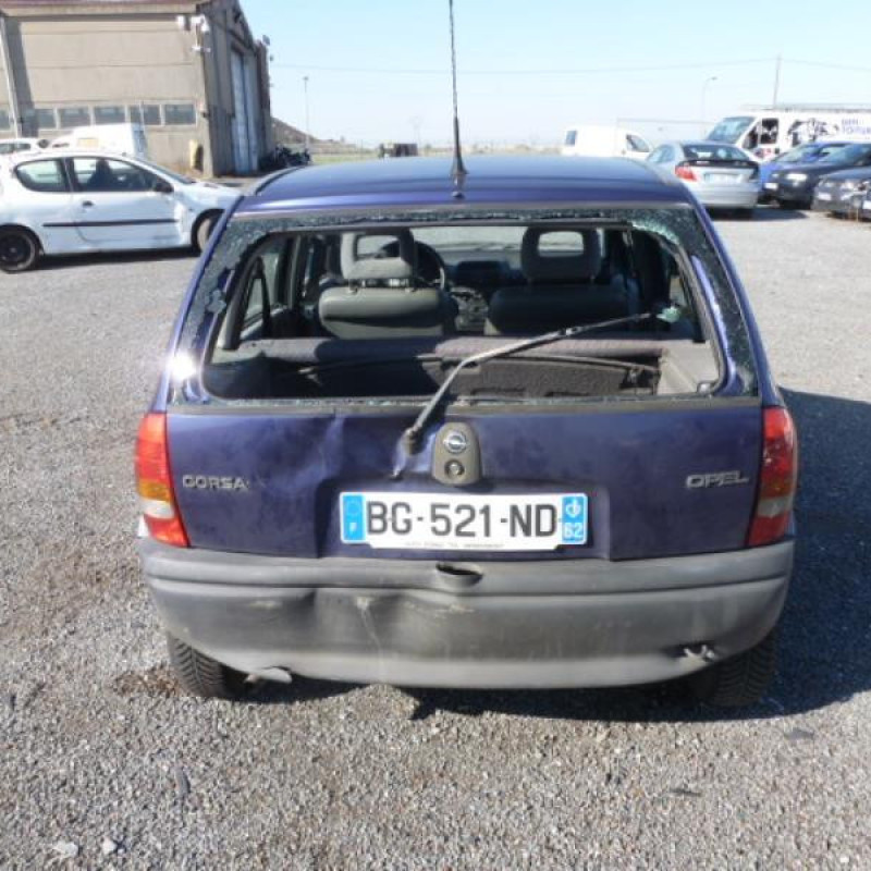 Vitre arriere droit OPEL CORSA B Photo n°3