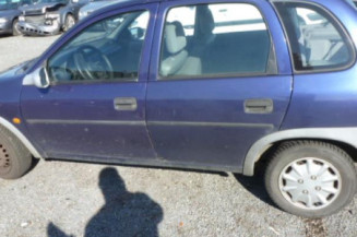 Vitre arriere droit OPEL CORSA B