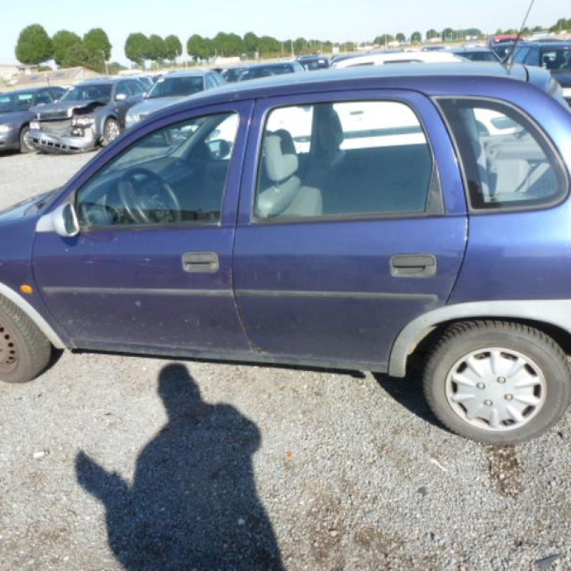 Vitre arriere droit OPEL CORSA B Photo n°4