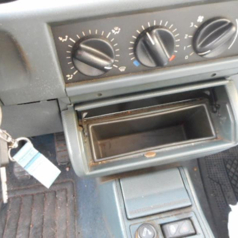 Poignee interieur arriere gauche RENAULT CLIO 1 Photo n°10