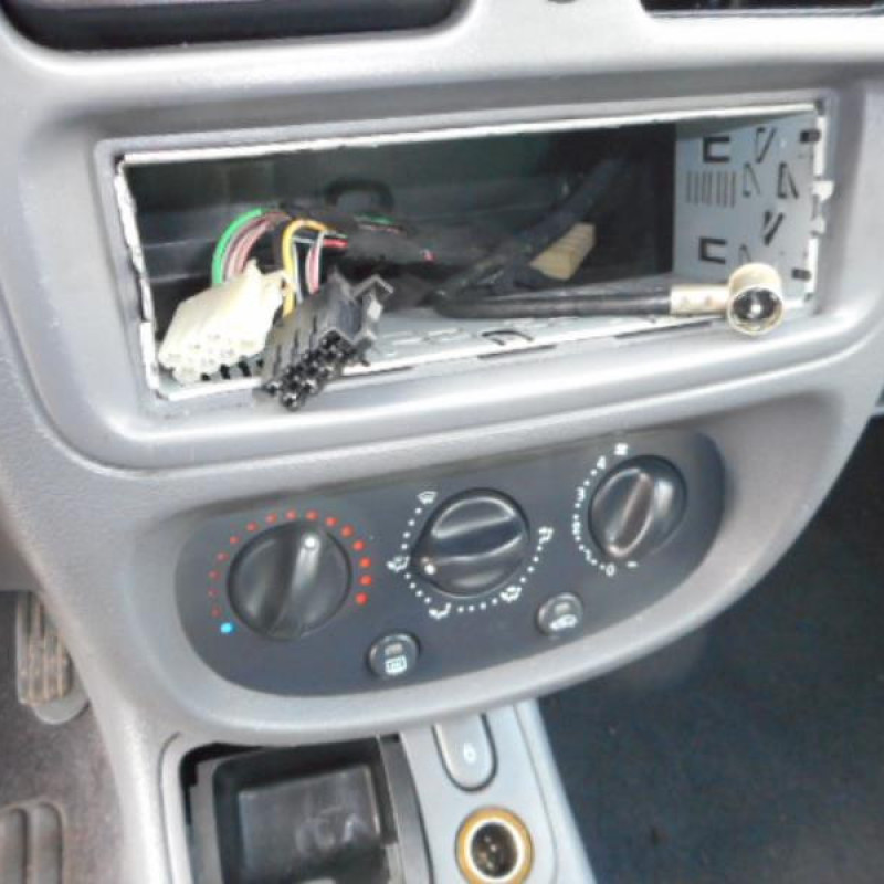 Poignee interieur arriere droit RENAULT CLIO 2 Photo n°9