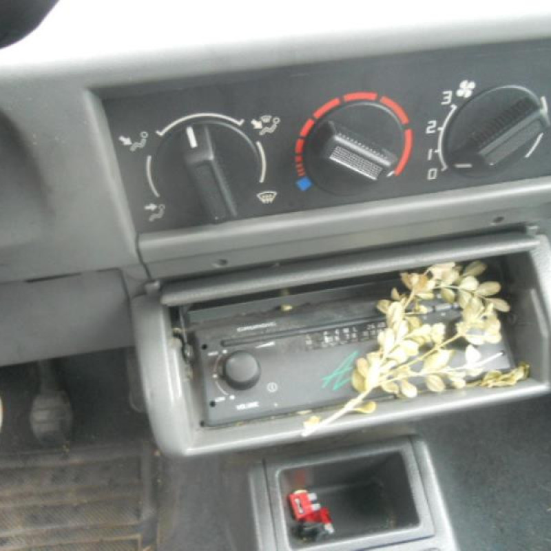 Poignee interieur arriere gauche RENAULT CLIO 1 Photo n°9