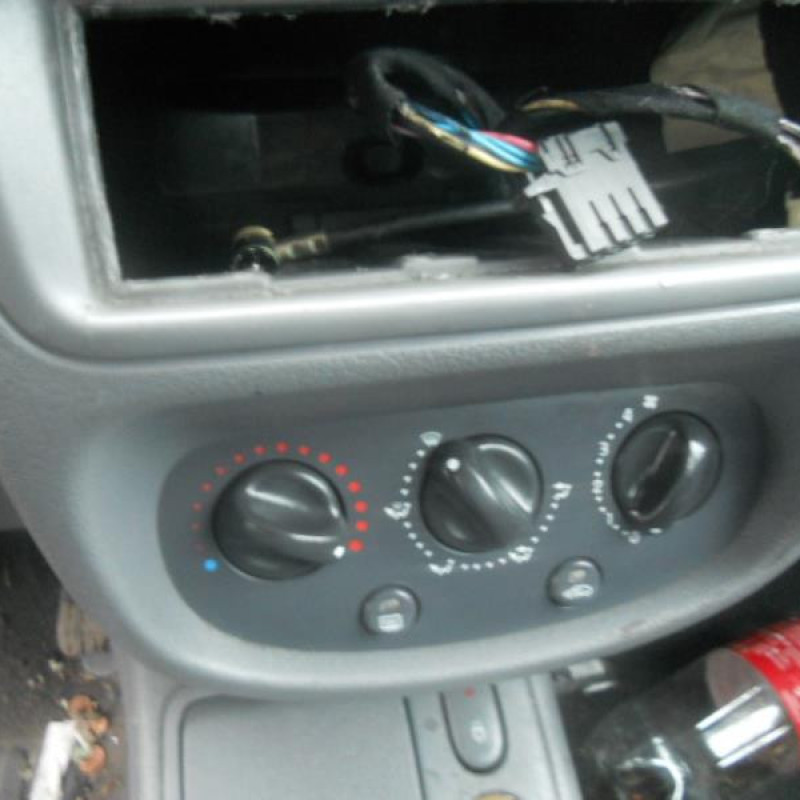 Poignee interieur arriere droit RENAULT CLIO 2 Photo n°9