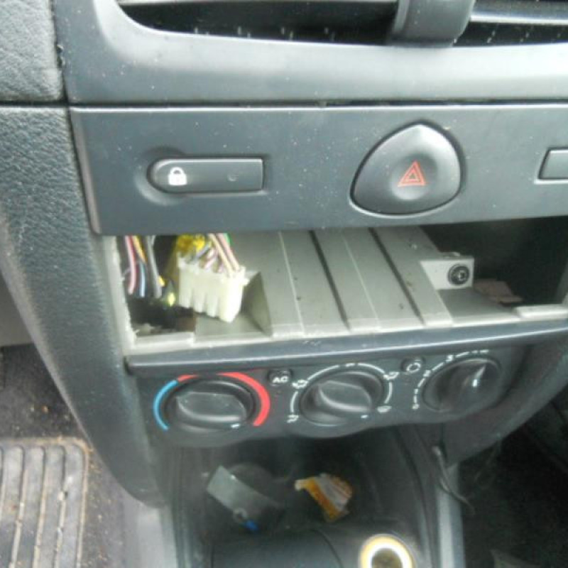 Poignee interieur arriere droit RENAULT CLIO 2 Photo n°10