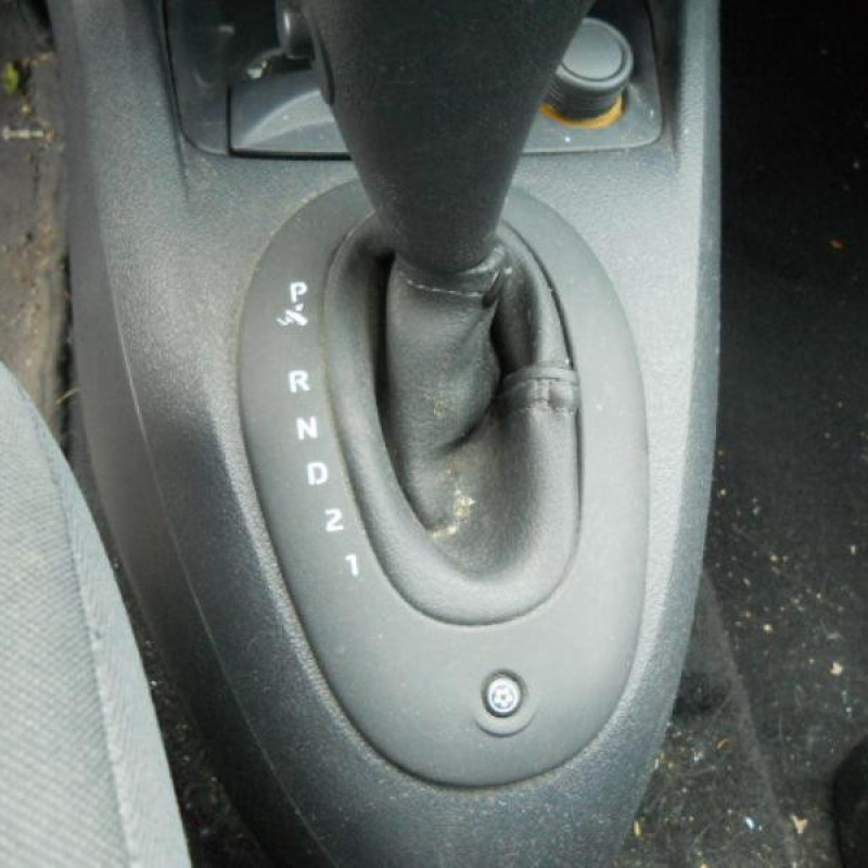 Poignee interieur arriere droit RENAULT CLIO 2 Photo n°9