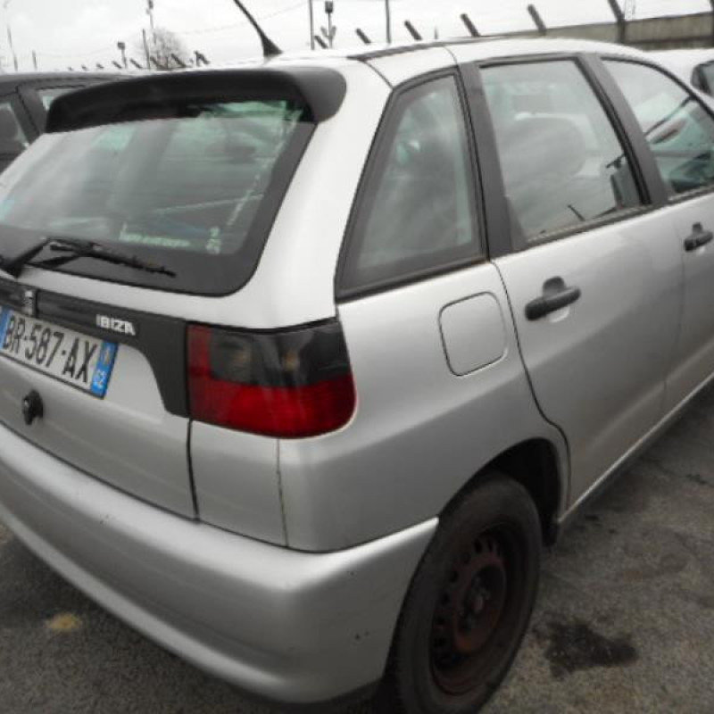 Pare choc arriere SEAT IBIZA 2 Photo n°6