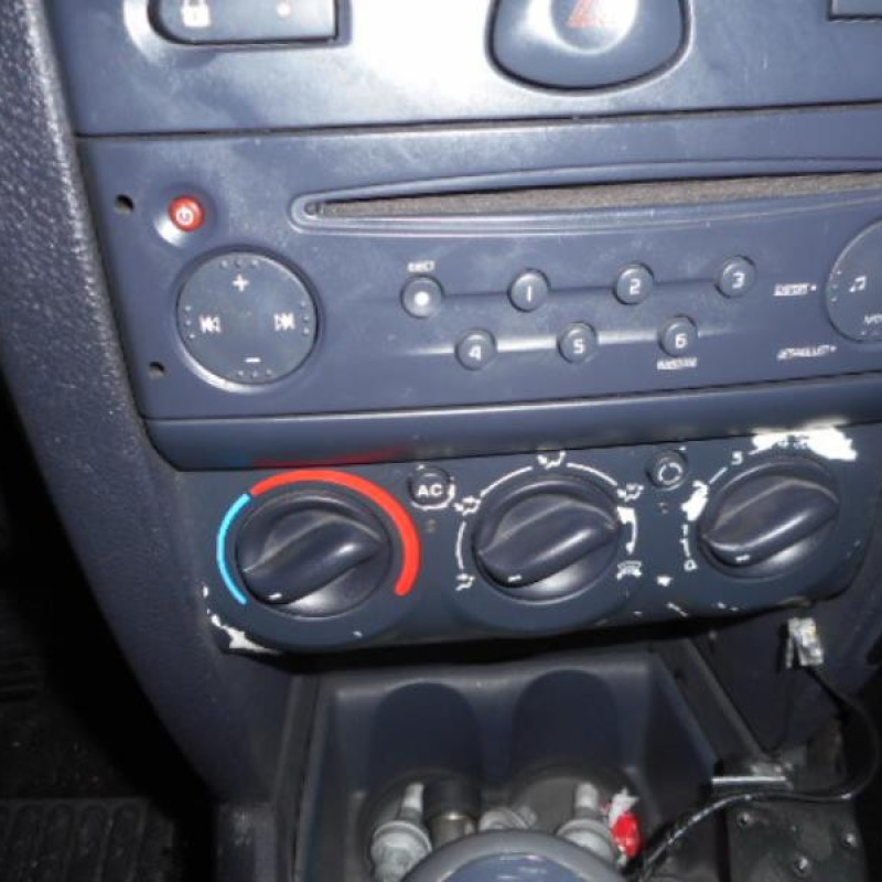 Poignee interieur arriere gauche RENAULT CLIO 2 Photo n°9