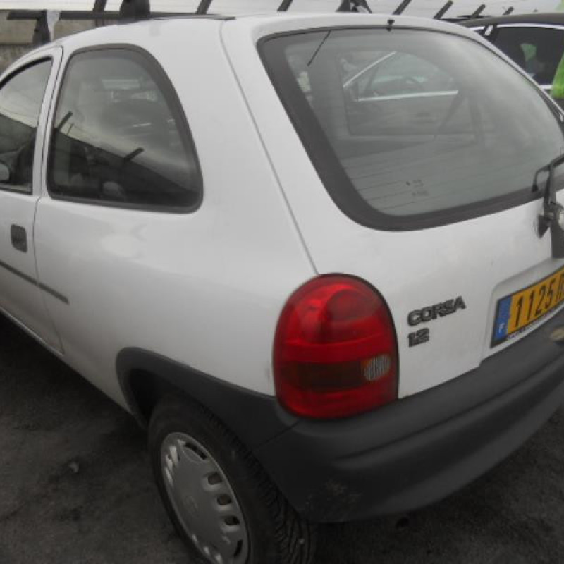 Pare choc arriere OPEL CORSA B Photo n°5