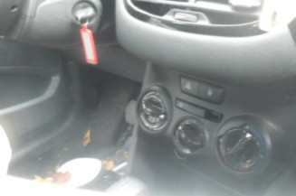 Poignee interieur avant droit PEUGEOT 208 1