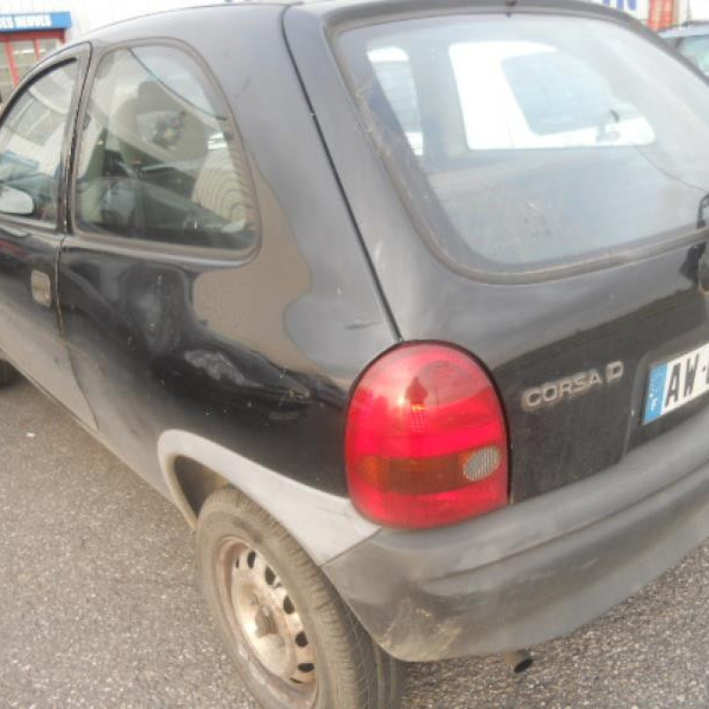 Pare choc arriere OPEL CORSA B Photo n°6