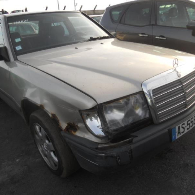 Leve vitre mecanique arriere droit MERCEDES 300 W124 Photo n°4