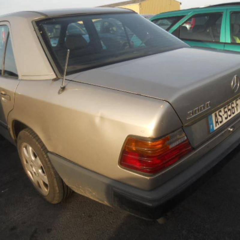 Leve vitre mecanique arriere droit MERCEDES 300 W124 Photo n°6