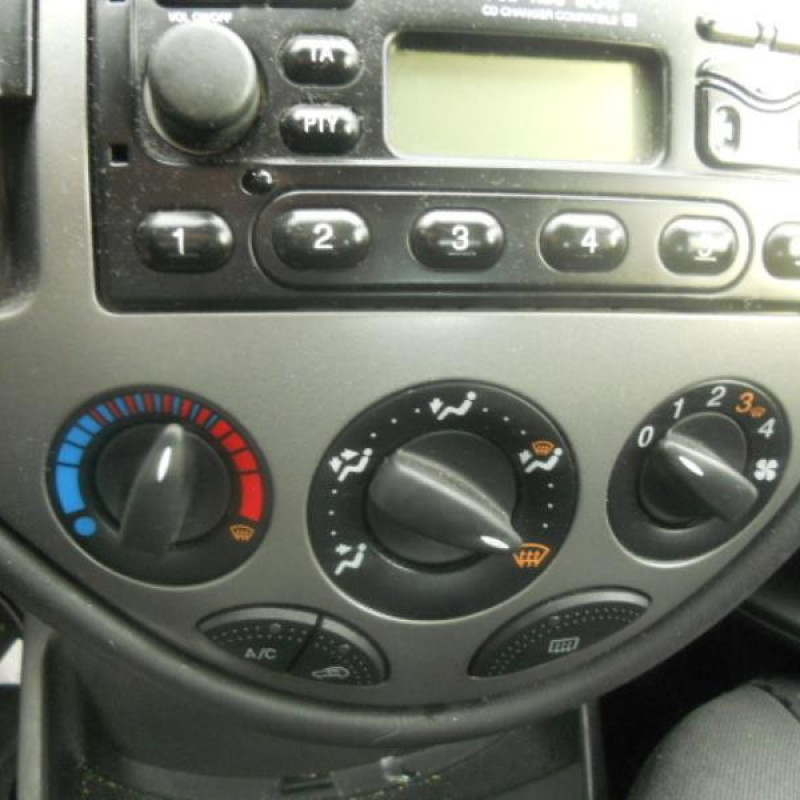 Poignee interieur arriere gauche FORD FOCUS 1 Photo n°10