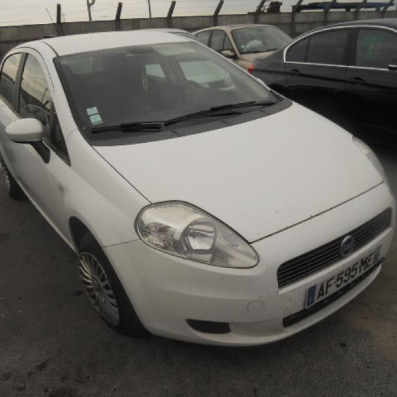 Poignee porte avant gauche FIAT GRANDE PUNTO Photo n°5