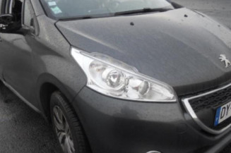 Poignee porte avant gauche PEUGEOT 208 1