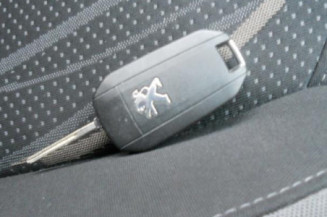 Poignee porte avant gauche PEUGEOT 208 1