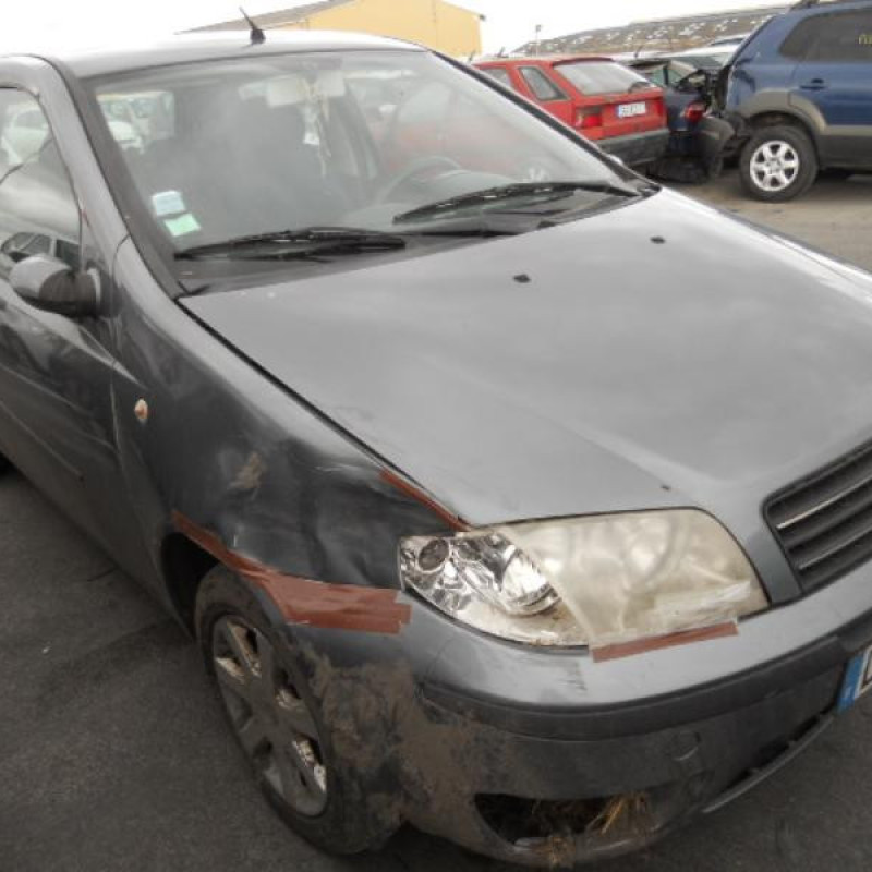 Feu factice arriere gauche FIAT PUNTO 2 Photo n°4