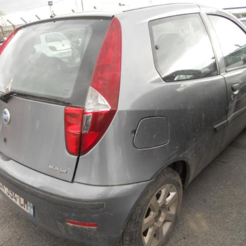 Feu factice arriere gauche FIAT PUNTO 2 Photo n°5