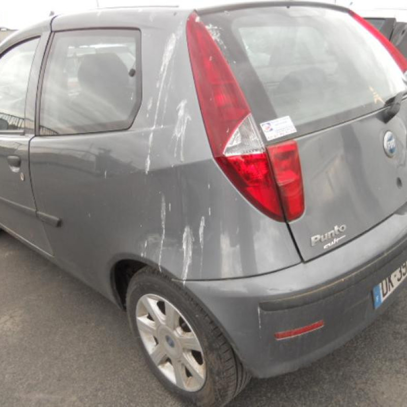 Feu factice arriere gauche FIAT PUNTO 2 Photo n°6