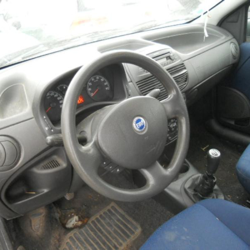 Feu factice arriere gauche FIAT PUNTO 2 Photo n°8