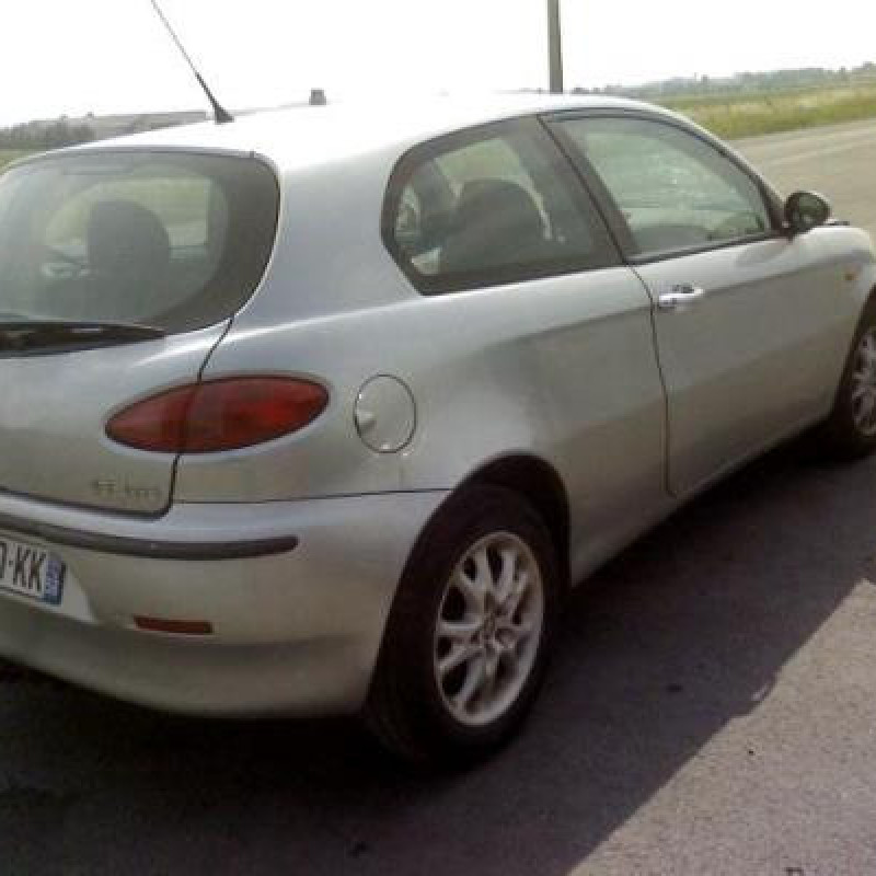 Feu arriere secondaire droit (feux) ALFA ROMEO 147 Photo n°5