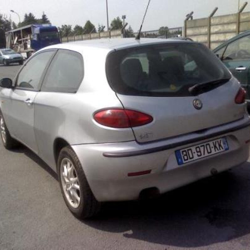 Feu arriere secondaire droit (feux) ALFA ROMEO 147 Photo n°6