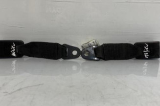 Attache ceinture arriere centrale DACIA SANDERO 1