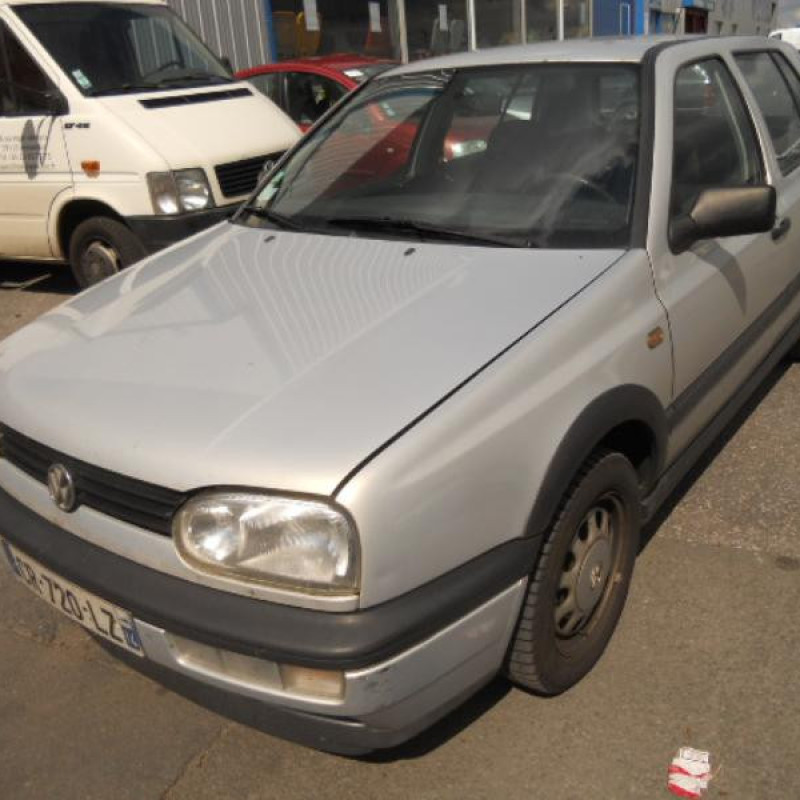 Pare choc arriere VOLKSWAGEN GOLF 3 Photo n°4