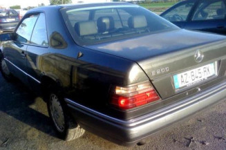 Bouton de coffre MERCEDES CLASSE E 124