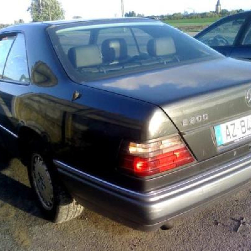 Bouton de coffre MERCEDES CLASSE E 124 Photo n°7