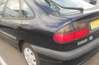 Optique avant secondaire droit (feux)(clignotant) RENAULT LAGUNA 1