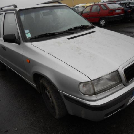 Vitre avant droit SKODA FELICIA