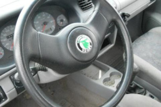 Vitre avant droit SKODA FELICIA