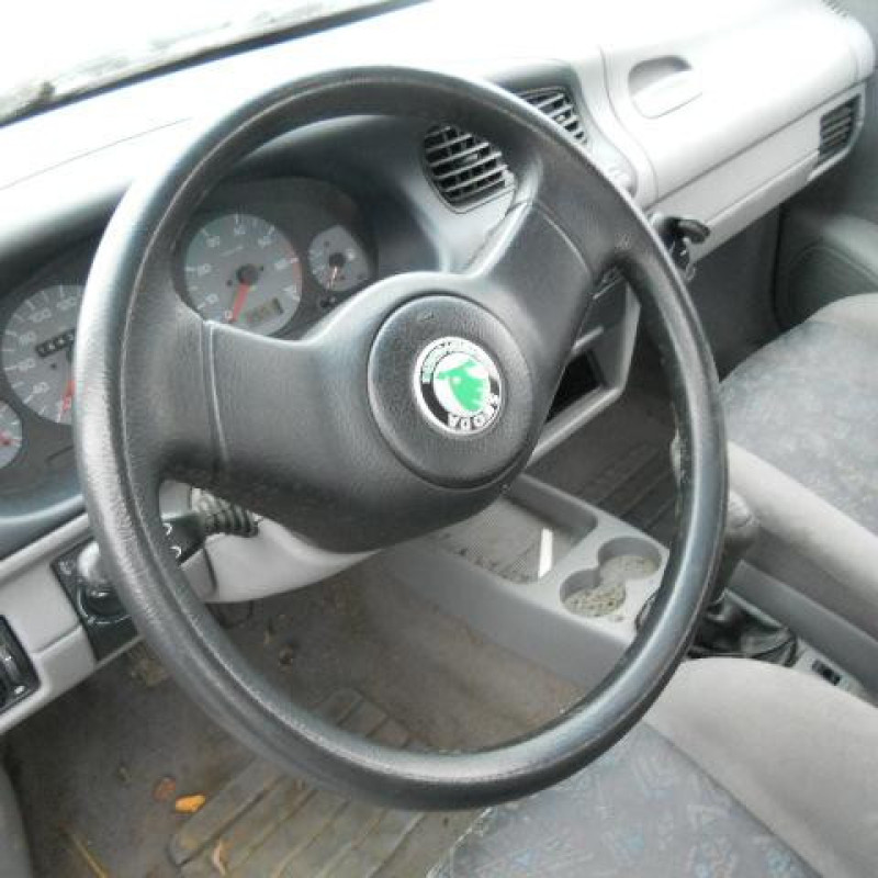 Vitre avant droit SKODA FELICIA Photo n°5