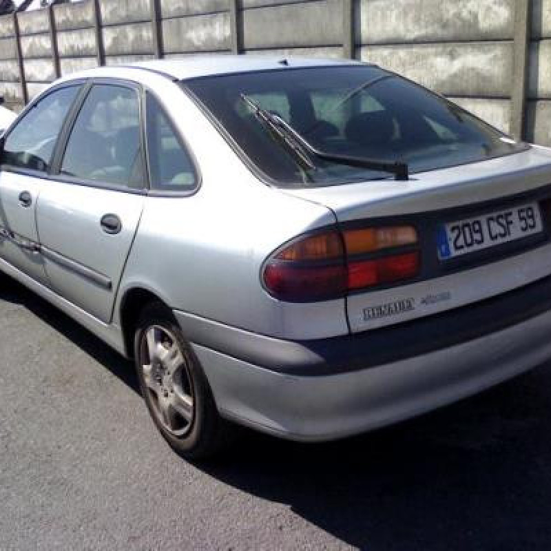 Boitier filtre a air RENAULT LAGUNA 1 Photo n°5