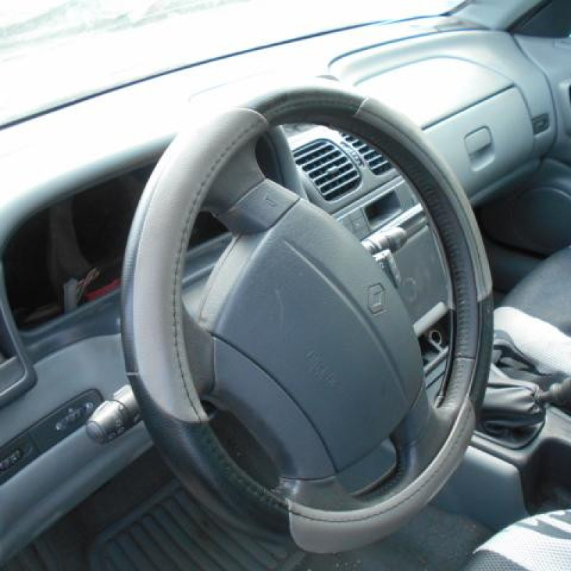 Pompe de direction RENAULT LAGUNA 1 Photo n°8