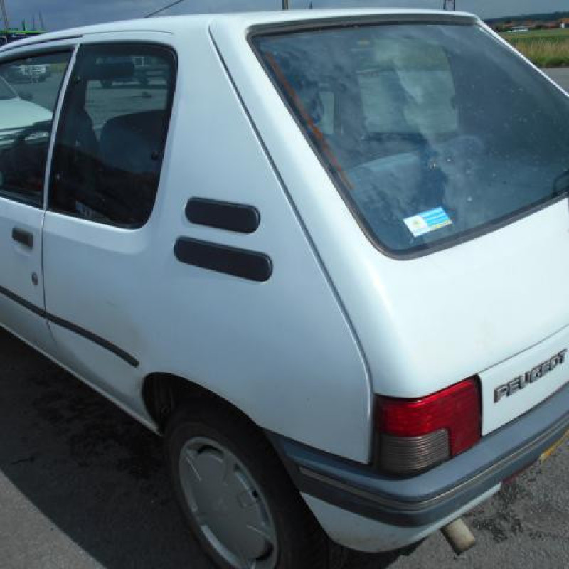 Custode arriere gauche PEUGEOT 205 Photo n°4