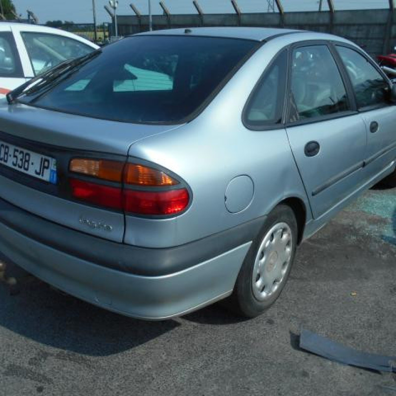 Cric (Ensemble depannage) RENAULT LAGUNA 1 Photo n°4