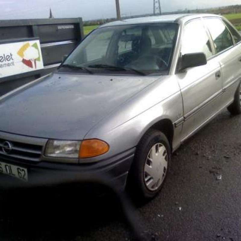 Leve vitre mecanique arriere droit OPEL ASTRA F Photo n°1