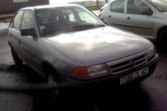 Leve vitre mecanique arriere droit OPEL ASTRA F