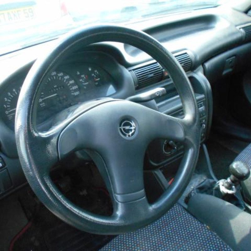 Pare choc arriere OPEL ASTRA F Photo n°6