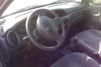 Poignee interieur arriere droit RENAULT MEGANE 1