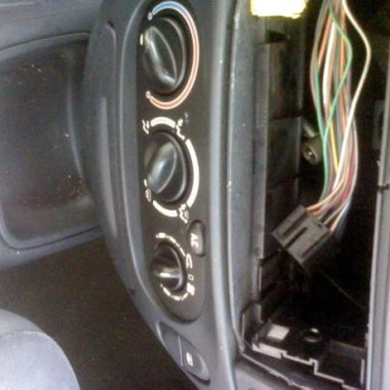 Poignee interieur arriere droit RENAULT MEGANE 1 Photo n°5